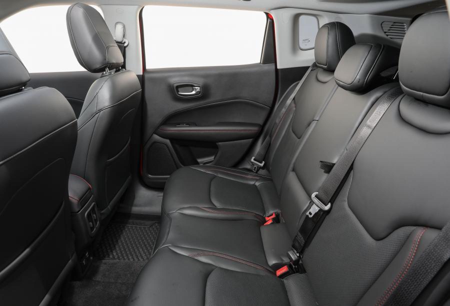 Интерьер Jeep Compass Trailhawk (MP) 2017 года  (AU) (фото 11 из 46)
